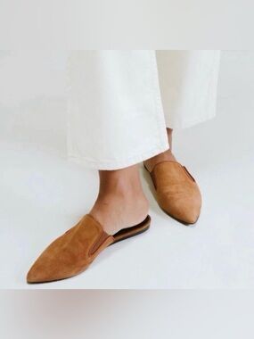 Jenni Kayne Suede Slide On Flat Mules Elasticized Goring in Saddle Cognac Size 6